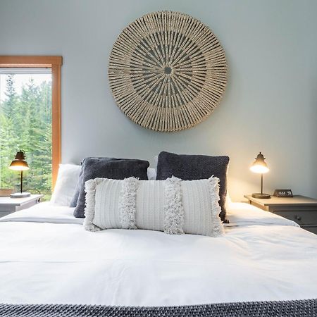 Greyhawk By Outpost Whistler Villa Exterior photo