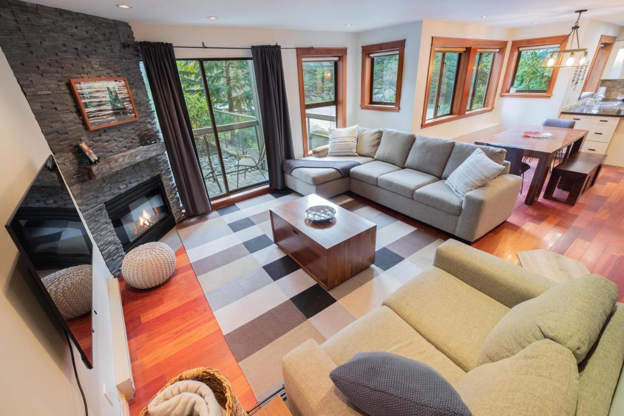 Greyhawk By Outpost Whistler Villa Exterior photo