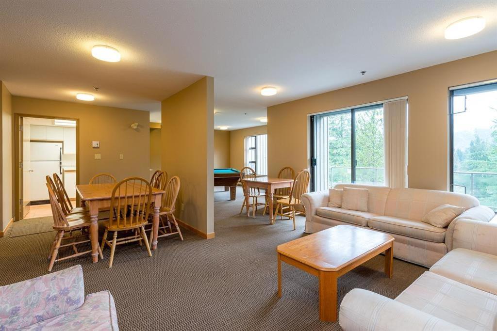 Greyhawk By Outpost Whistler Villa Exterior photo