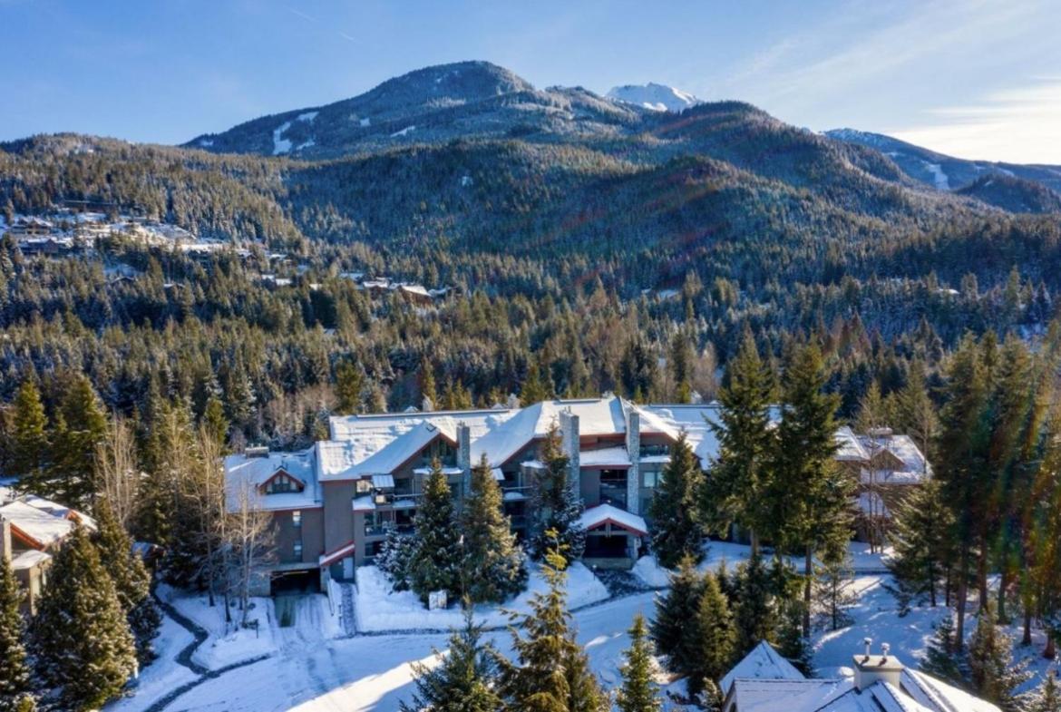 Greyhawk By Outpost Whistler Villa Exterior photo