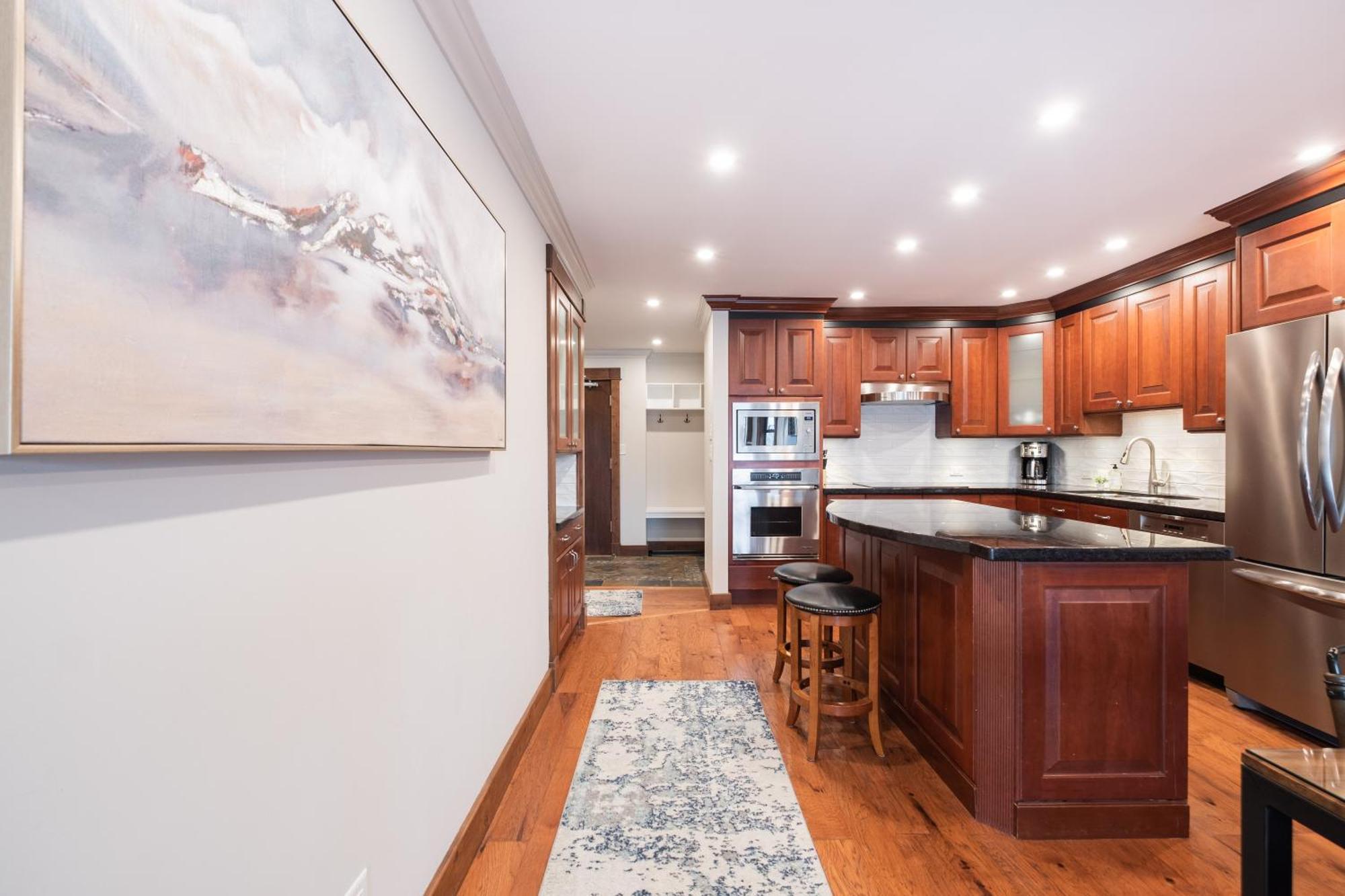 Greyhawk By Outpost Whistler Villa Exterior photo