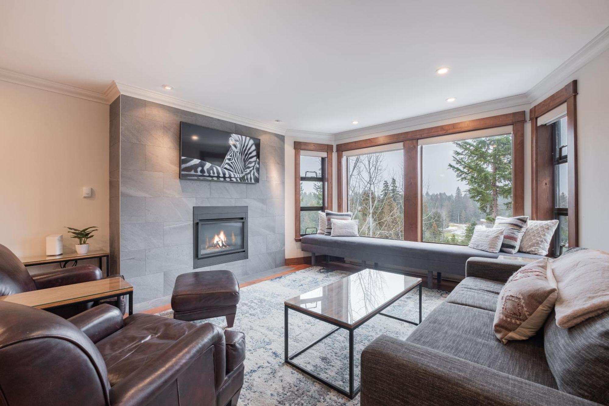 Greyhawk By Outpost Whistler Villa Exterior photo