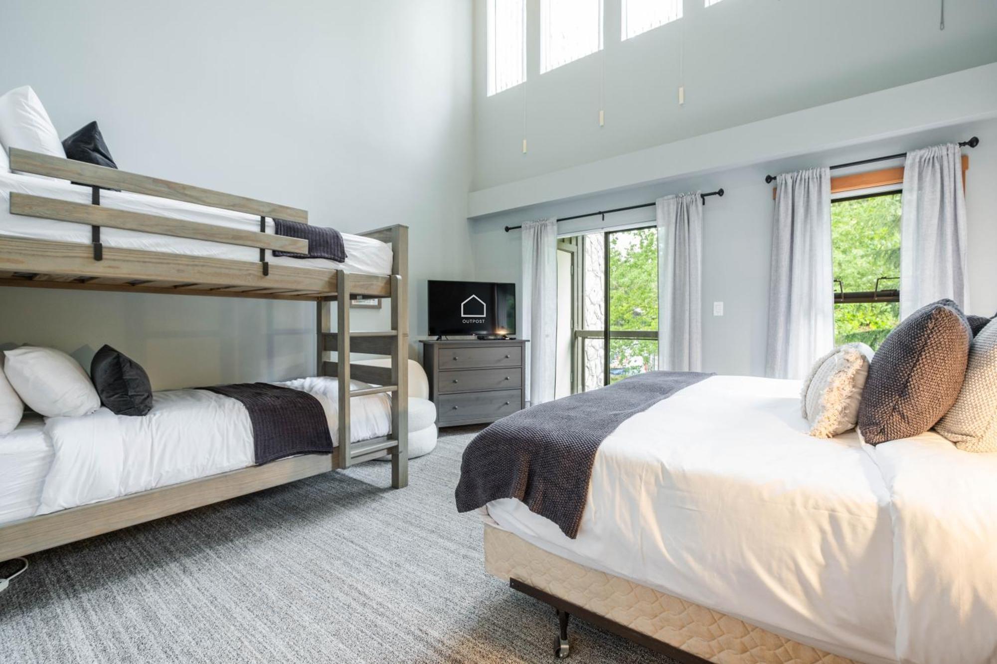 Greyhawk By Outpost Whistler Villa Exterior photo