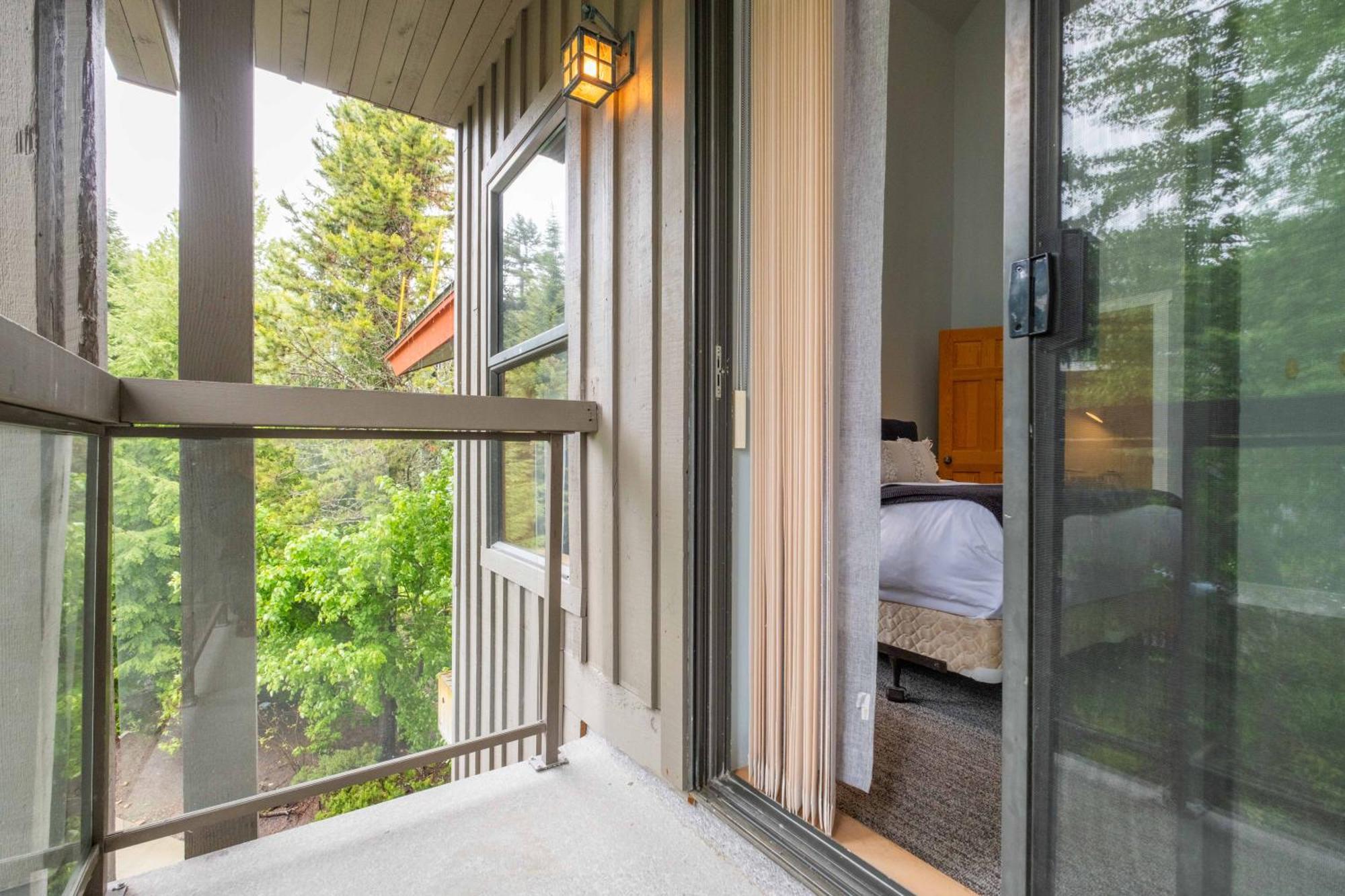 Greyhawk By Outpost Whistler Villa Exterior photo