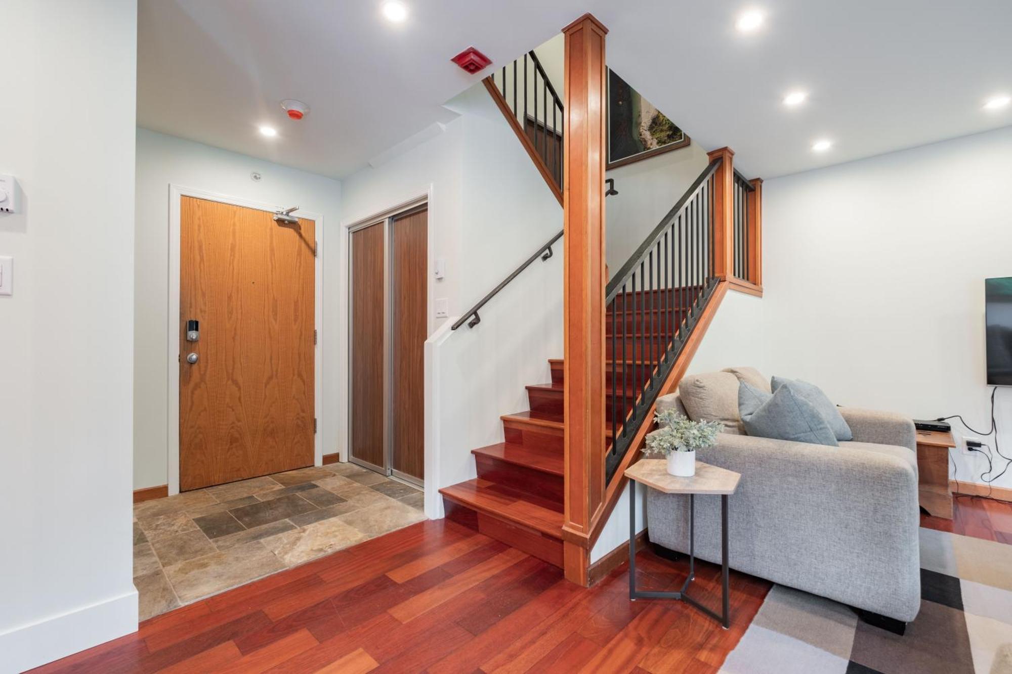 Greyhawk By Outpost Whistler Villa Exterior photo