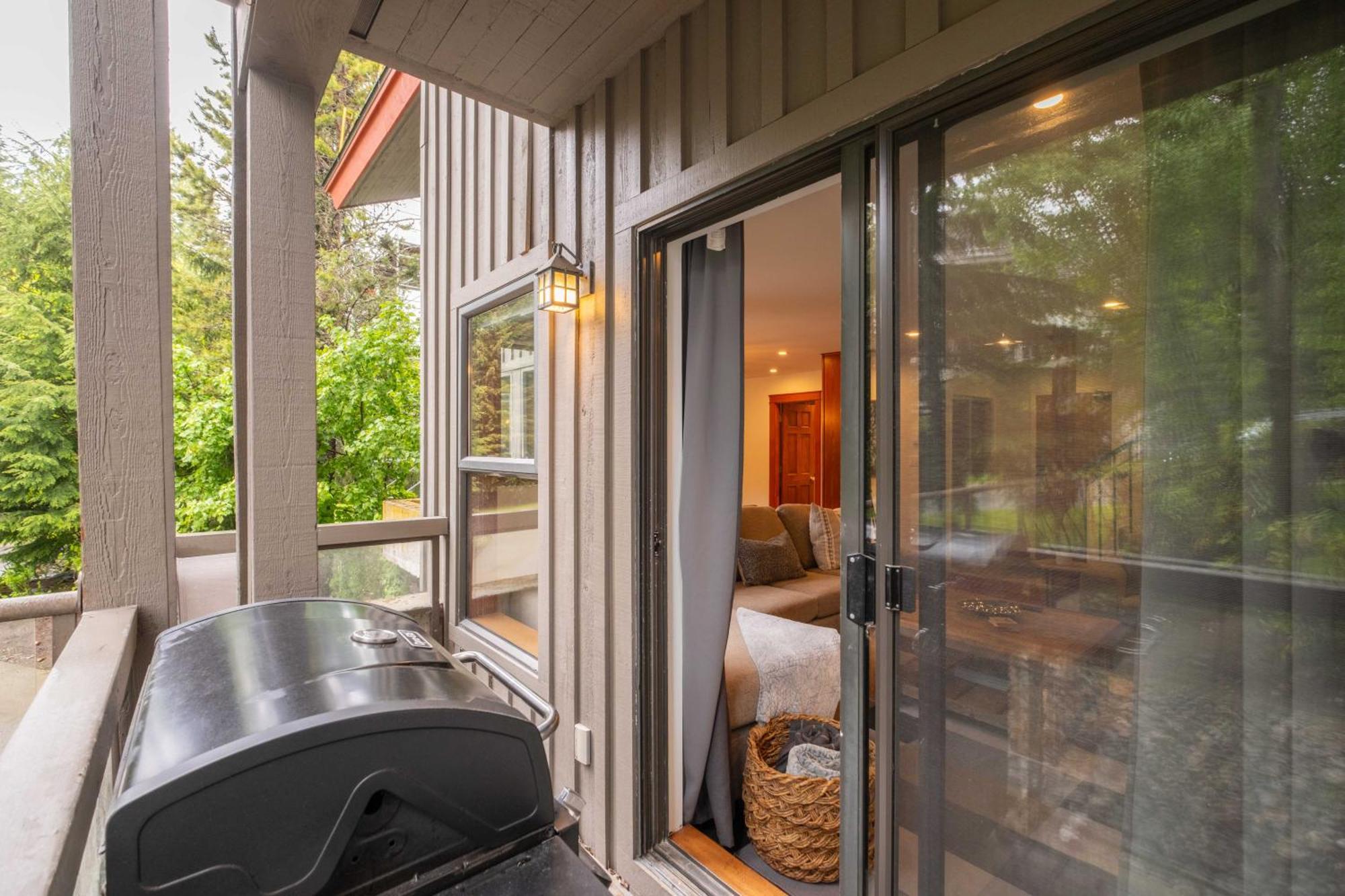 Greyhawk By Outpost Whistler Villa Exterior photo