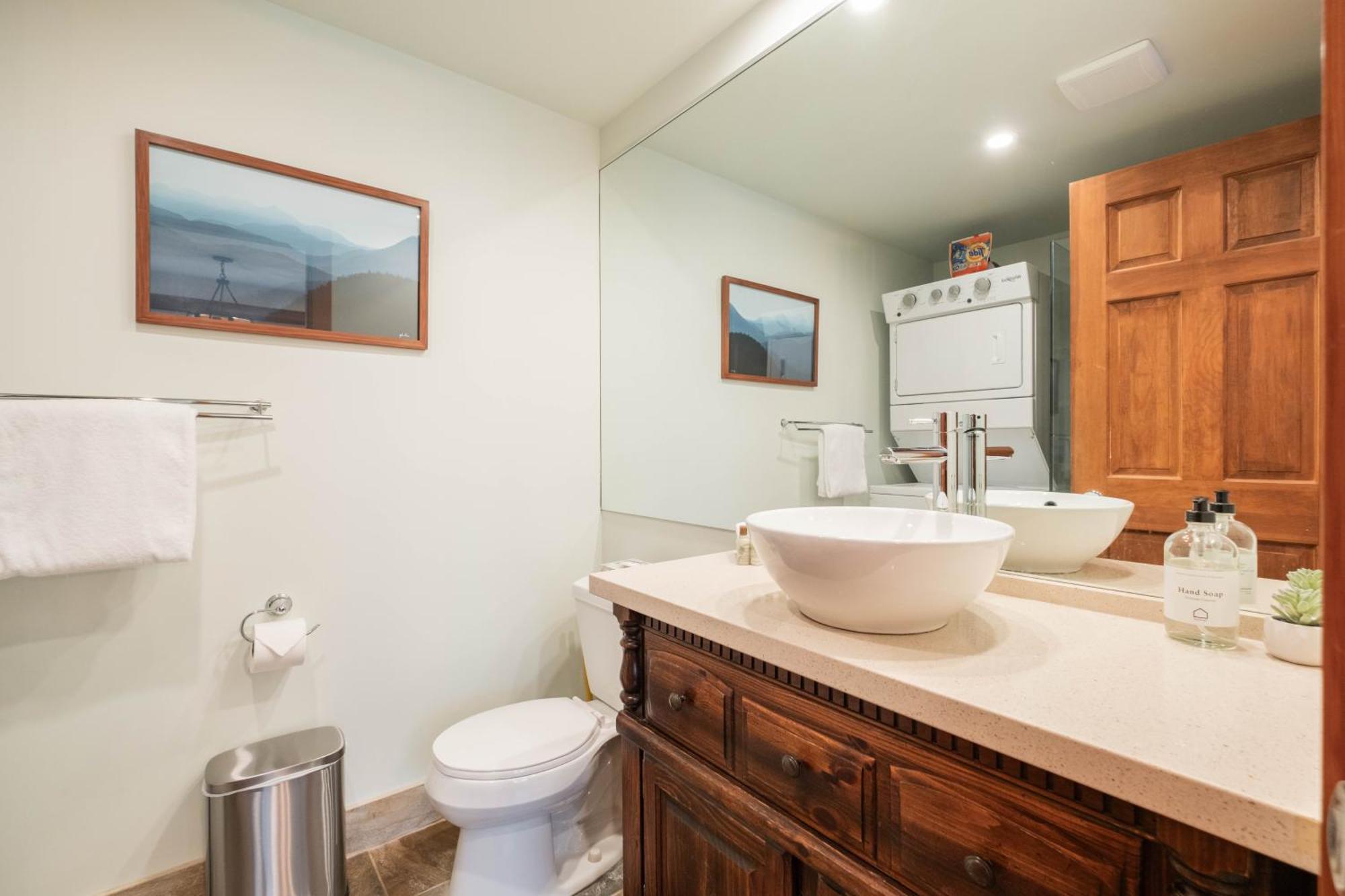 Greyhawk By Outpost Whistler Villa Exterior photo