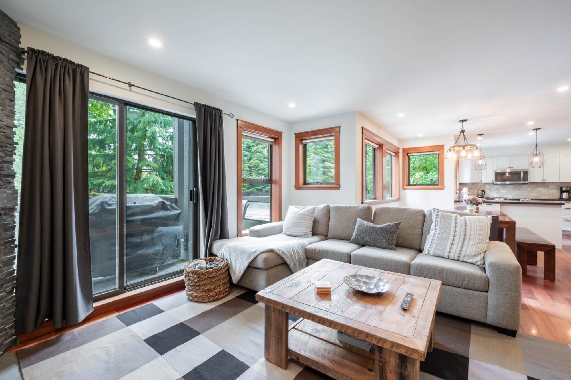 Greyhawk By Outpost Whistler Villa Exterior photo
