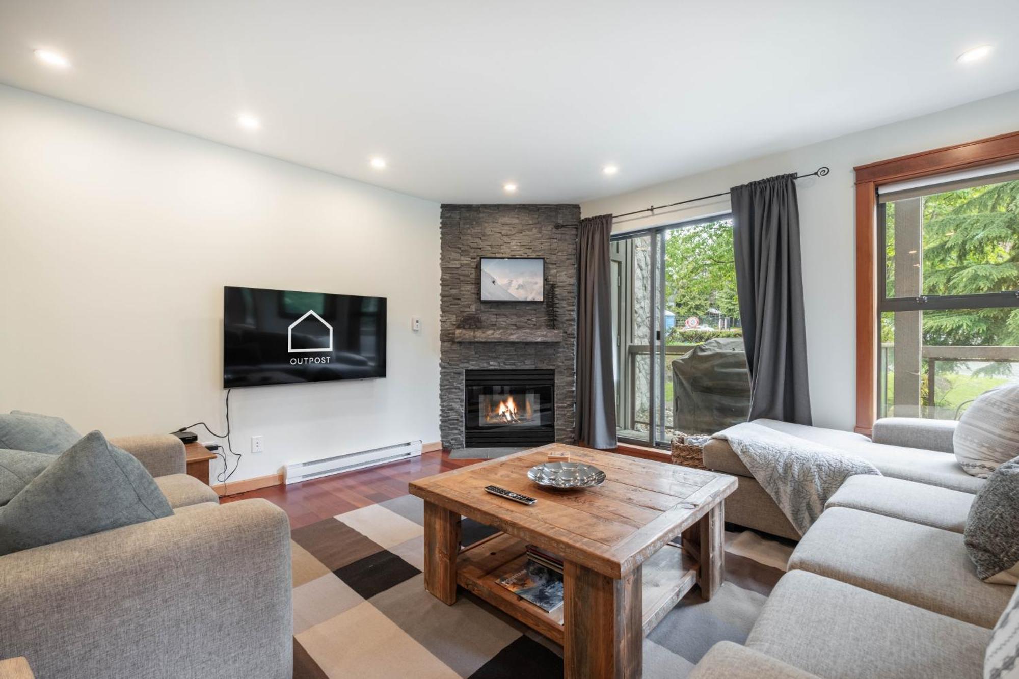 Greyhawk By Outpost Whistler Villa Exterior photo