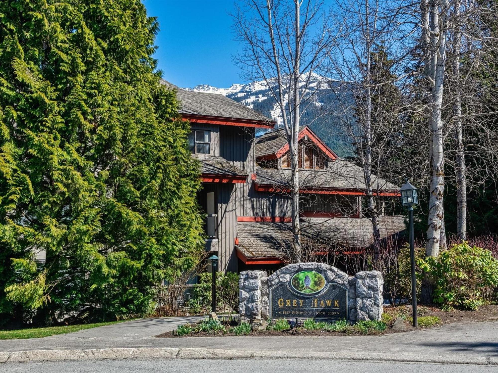 Greyhawk By Outpost Whistler Villa Exterior photo